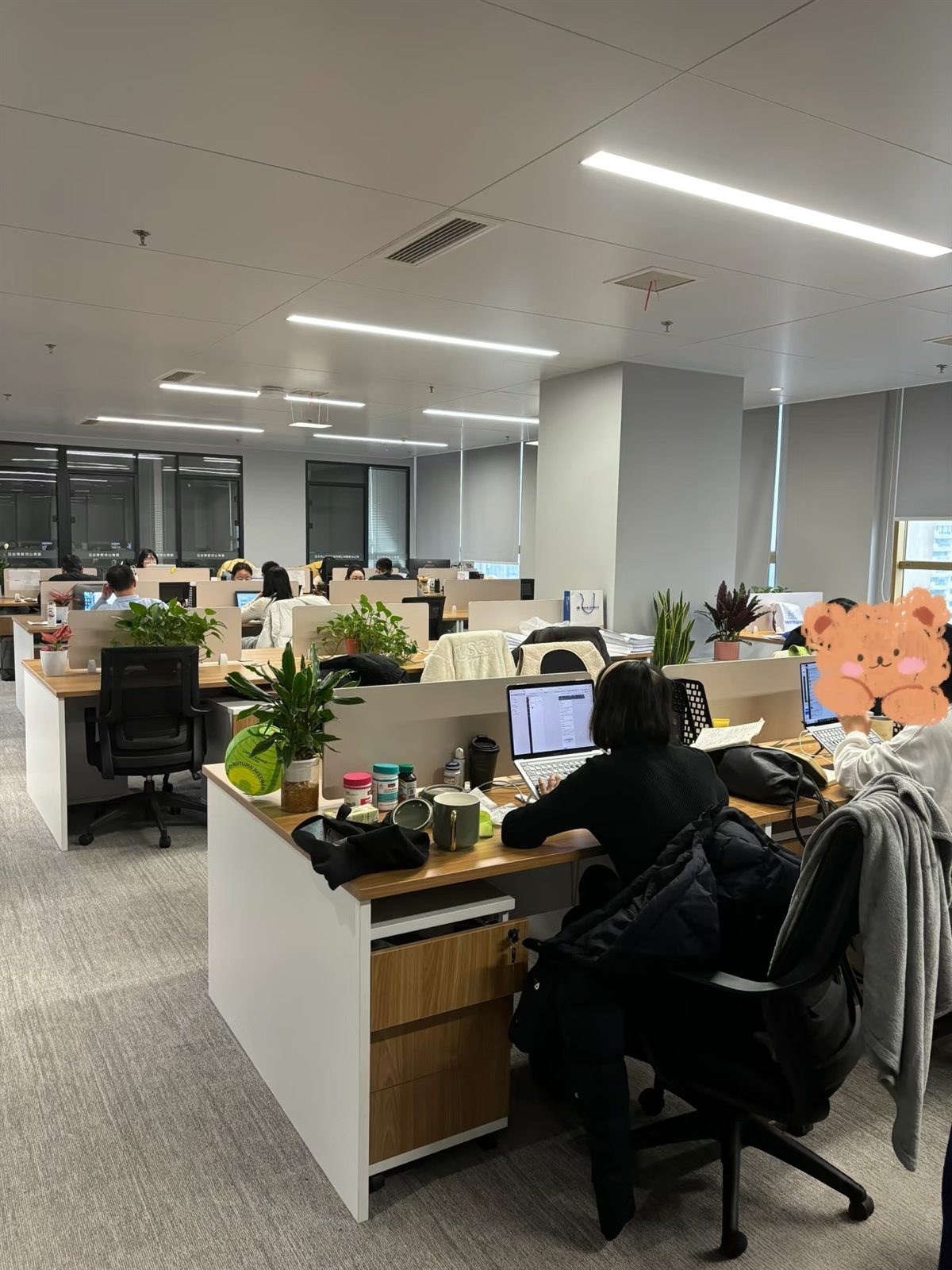Hongrun sales engineering sourcing and service teams working together